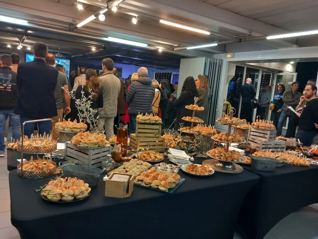 Cocktail dînatoire pour évènement d'entreprise